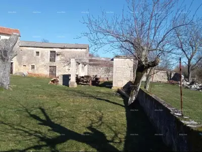 Pazin, Istra - two old stone houses with a large plot of land