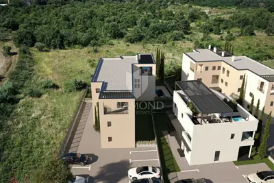 Stan u Poreču, vrt i natkrivena terasa