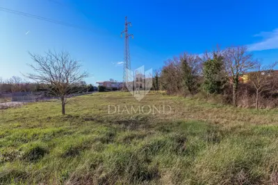 Baugrundstück 1.761 m², Rovinj - Geschäfts- und Wohnzone