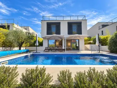 Villa 212 m², Malinska na Krku, bazen i pogled na more