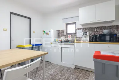 Gewerbefläche 740 m², Botinec, Parkplatz im Hof - 3