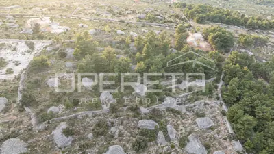 Agricultural land 8,172 m², Supetar on Brač, peace and nature - 8