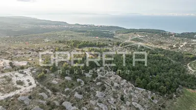 Poljoprivredno zemljište 8.172 m², Supetar na Braču, mir i priroda