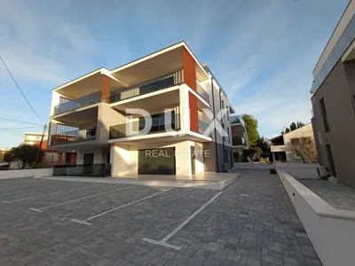 Penthouse 192,7 m², Srima - 50 m vom Meer und Dachterrasse - 15