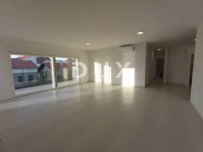 Penthouse 192,7 m², Srima - 50 m vom Meer und Dachterrasse - 3