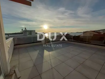 Penthouse 192,7 m², Srima - 50 m vom Meer und Dachterrasse
