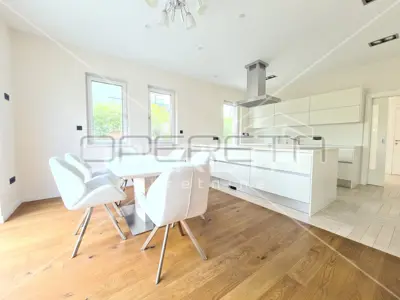 House 323 m², Blato, near Arena Center and landscaped yard