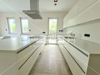 House 323 m², Blato, near Arena Center and landscaped yard - 2