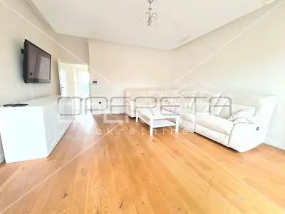 House 323 m², Blato, near Arena Center and landscaped yard - 21
