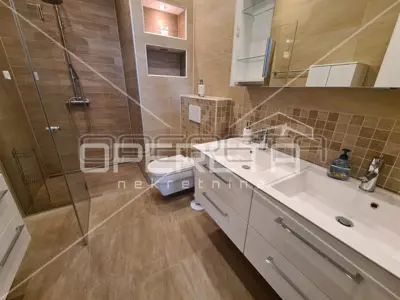 House 323 m², Blato, near Arena Center and landscaped yard - 16