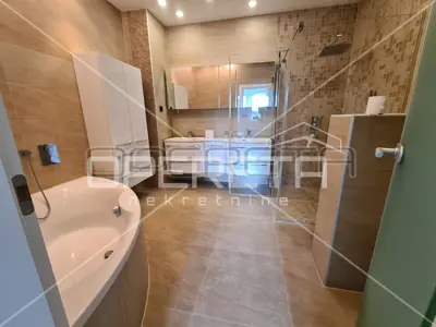 House 323 m², Blato, near Arena Center and landscaped yard - 6