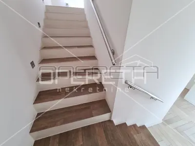 House 323 m², Blato, near Arena Center and landscaped yard - 4