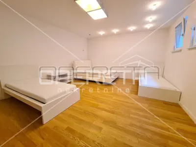House 323 m², Blato, near Arena Center and landscaped yard - 11