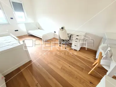 House 323 m², Blato, near Arena Center and landscaped yard - 14