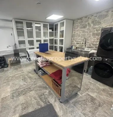 Kuća u nizu 100 m², Kaštela - centar mjesta i blizina mora - 3