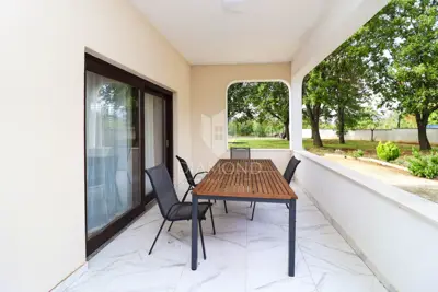 House 400 m², Poreč - pool and spacious yard - 11