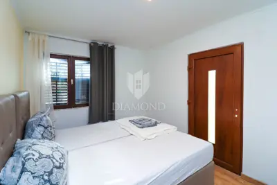 House 400 m², Poreč - pool and spacious yard - 8