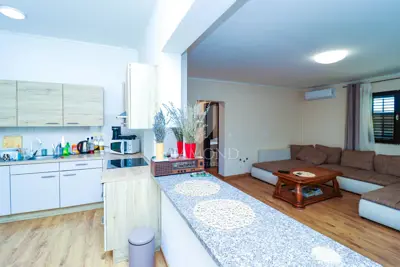 House 400 m², Poreč - pool and spacious yard - 7
