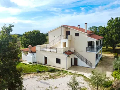 House 400 m², Poreč - pool and spacious yard - 2