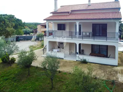 Haus 400 m², Poreč - Pool und großzügiges Grundstück