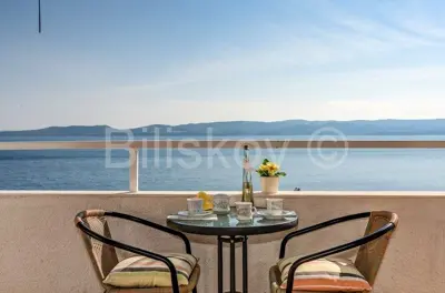 Omiš, Pisak Haus zum Verkauf 150 m vom Meer Meerblick
