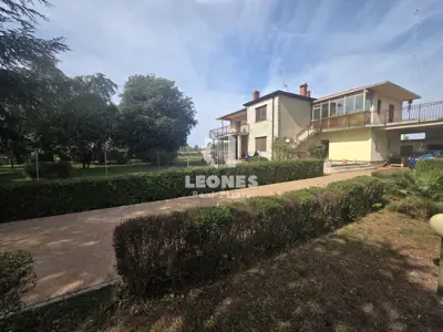 Haus 350 m², Brtonigla - 3 Wohneinheiten und Büro - 2