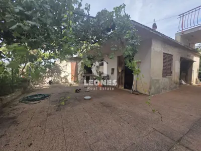 Haus 350 m², Brtonigla - 3 Wohneinheiten und Büro - 6
