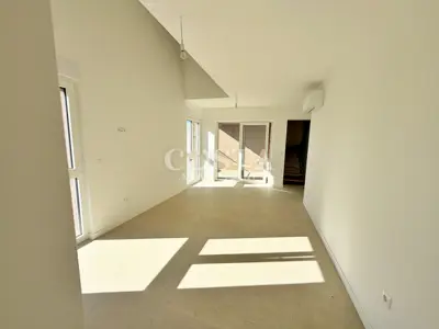 Stan 67 m², Višnjik Zadar - novogradnja s liftom i garažom