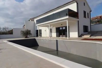 Haus zum Kauf in Poreč, 188,4 m²