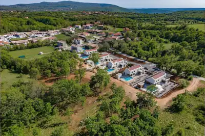 Kuća 283 m², Labin - bazen i okućnica - 9