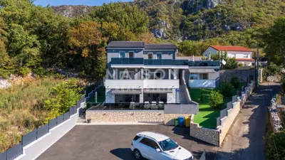 Villa 250 m², Bribir - sea view and heated pool