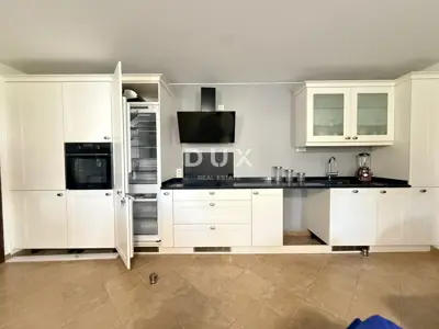 Villa 380 m², Brnčići - luxurious American style - 6