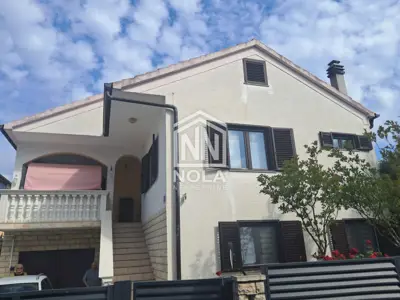 House 250 m², Turanj - 180 m from the sea