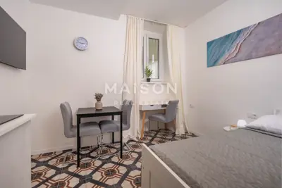 Modern newly renovated studio apartment in the city center