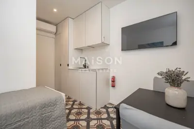 Modern newly renovated studio apartment in the city center - 4