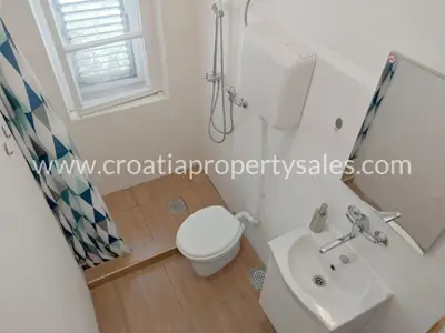 Kuća 93 m², Otok Hvar - centar i okućnica 133 m² - 8