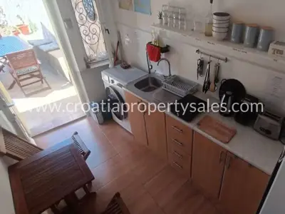 Kuća 93 m², Otok Hvar - centar i okućnica 133 m² - 4