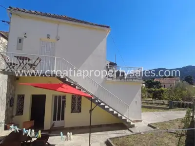 Kuća 93 m², Otok Hvar - centar i okućnica 133 m² - 2