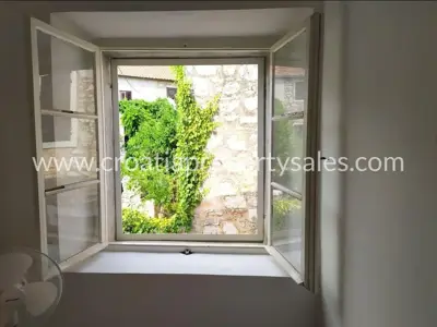 Kuća 93 m², Otok Hvar - centar i okućnica 133 m² - 10