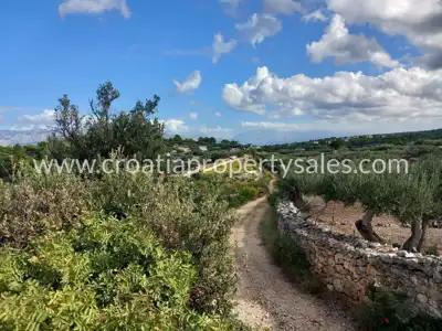 Land, Brač, 42 555 m², 800 000 € - 5