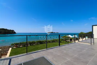 Apartment 125 m², Rovinj - first row to the sea