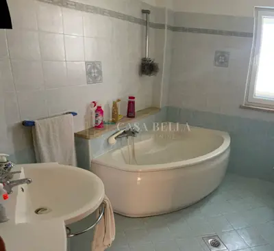 Kuća 200 m², Umag - dva stana i okućnica 700 m² - 9