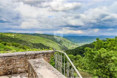 House for sale in Oprtalj, 139 m²