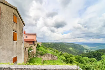 House for sale in Oprtalj, 139 m² - 2