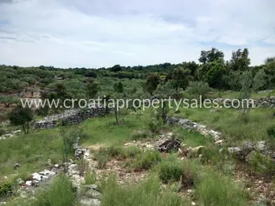 Zemljište, Brač, 5 800 m², 90 000 € - 4