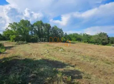 Zemljište 1.410 m², Žminj - mirno selo i otvoren pogled