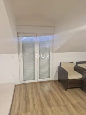 Stan 70,8 m², Rovanjska - pogled na more i parkirno mjesto - 6