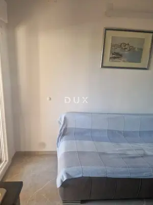 Stan 70,8 m², Rovanjska - pogled na more i parkirno mjesto - 8