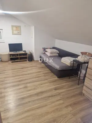 Stan 70,8 m², Rovanjska - pogled na more i parkirno mjesto - 12