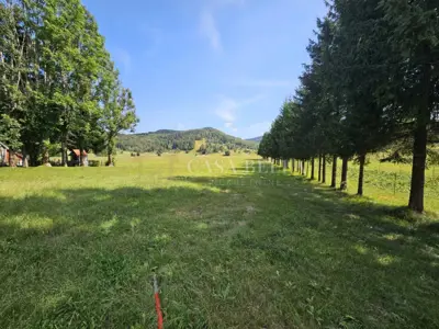 Bauland 4.440 m², Stari Laz - ebene Parzelle